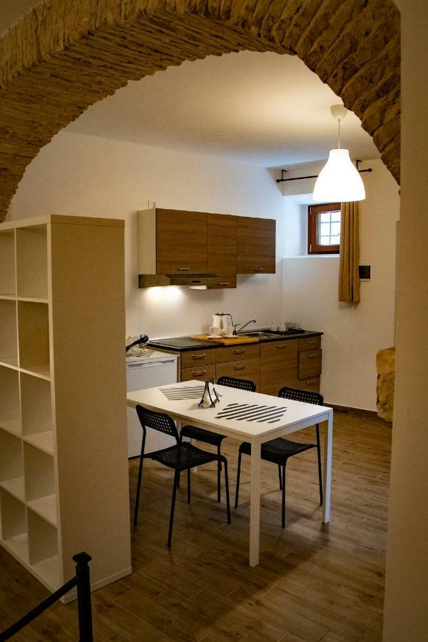 דירות סולמונה Casa Concerie Quattro מראה חיצוני תמונה